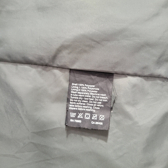 Helly Hansen Light Waterproof Jacket with Geometric Pattern Size S Like New - Picture 16 of 16